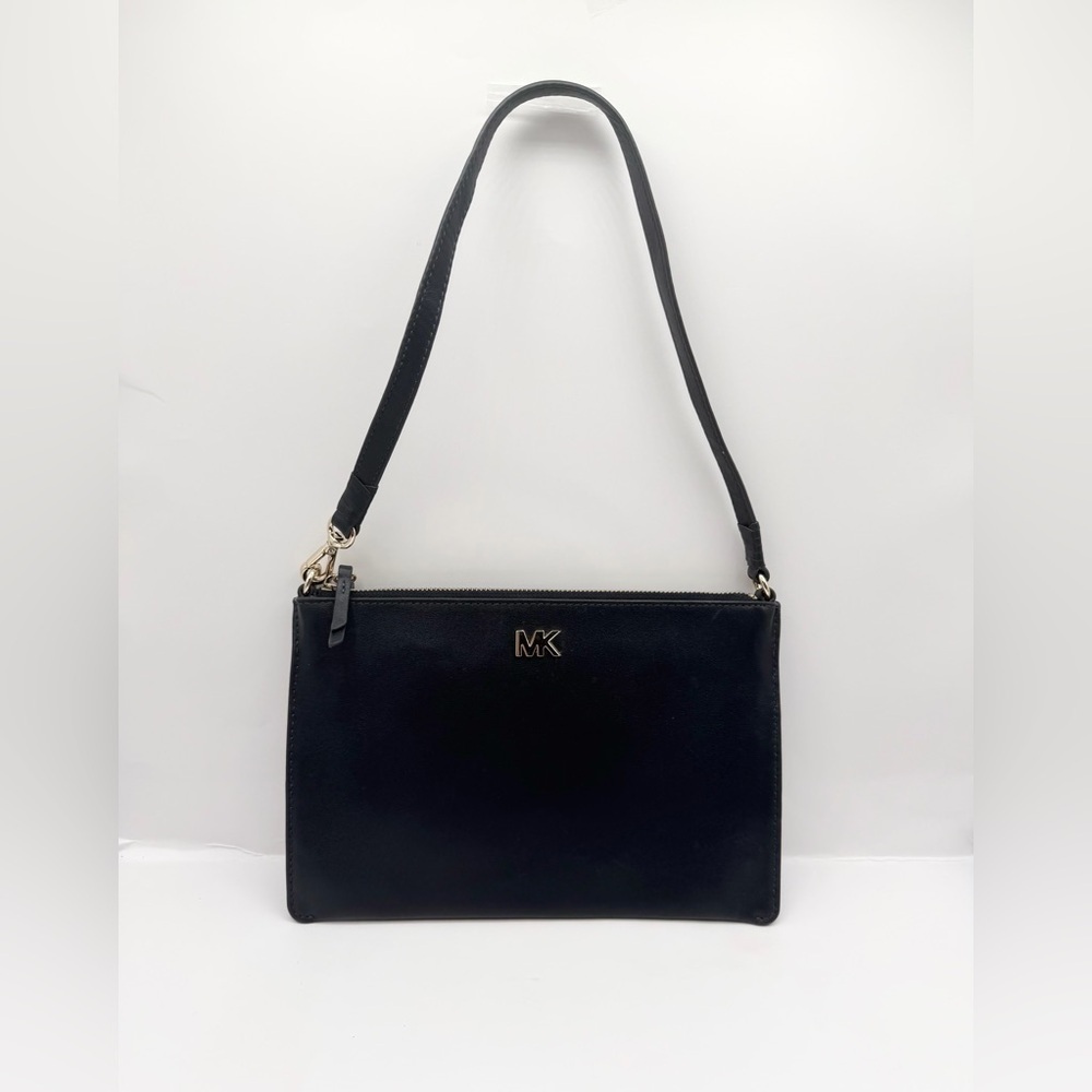 Michael Kors 32F8GF9U2L Medium
Leather Pouch Black Crossbody Wallet
Clutch